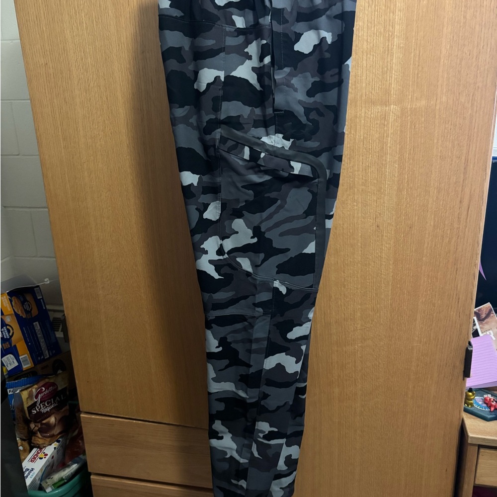 Under Armour Men's Cargo Pants - Black and Gray Camo
